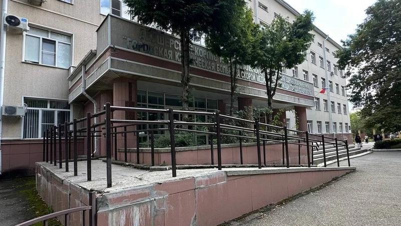 Главный вход роддома в Ставрополе закрыли на месяц из-за ремонта