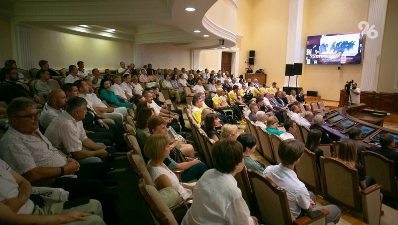Губернатор Ставрополья вручил краевые награды спортсменам ко Дню физкультурника