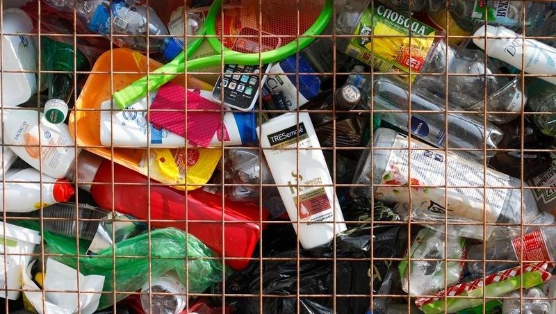 Крупный мусор вокруг контейнерных площадок Ставрополя будут увозить по графику