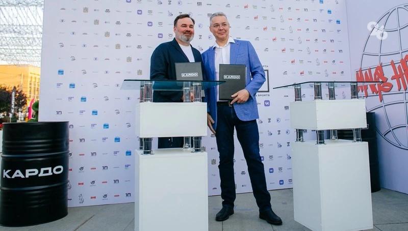Летающий автобус и бассейн с синхронистками: чем удивила церемония открытия гранд-финала премии «КАРДО» в Ставрополе