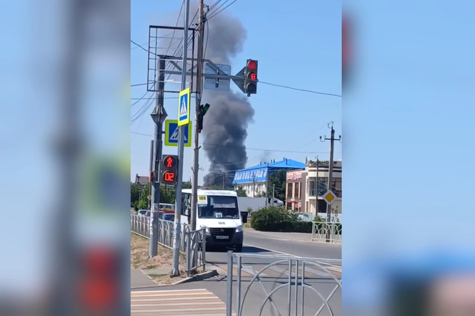 Магазин площадью 1500 квадратных метров загорелся в Михайловске0