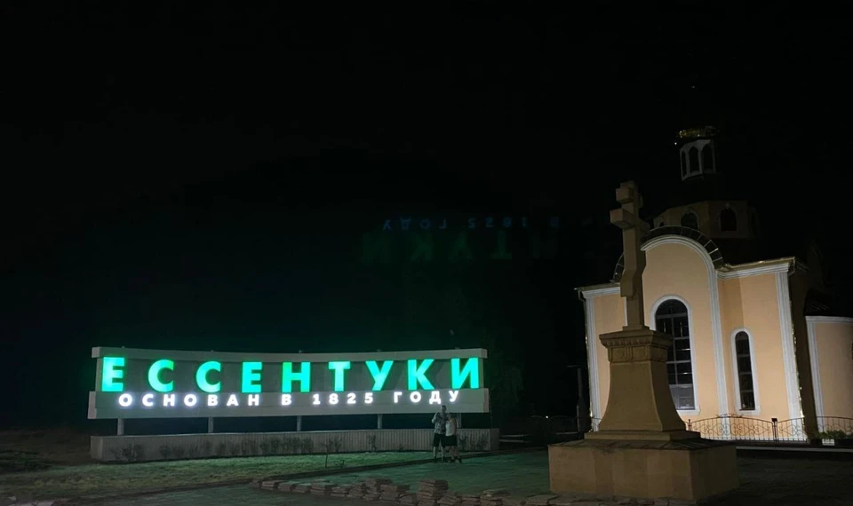 На въезде в Ессентуки завершают установку стелы0