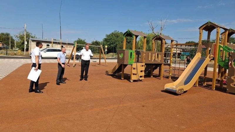 Партдесант проверил детские площадки и ход благоустройства на Ставрополье