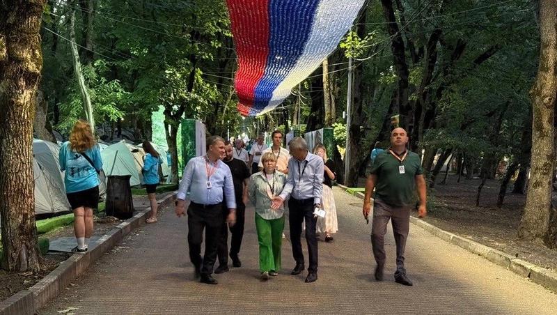 Сопредседателю ассоциации местного самоуправления показали пятигорские школы