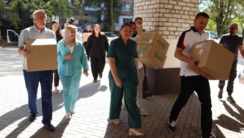Ставропольские депутаты собрали в школу первоклассников ЛНР