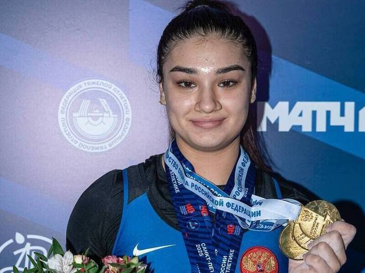 Тяжелоатлетка из Северной Осетии Зарина Гусалова стала двукратной чемпионкой России