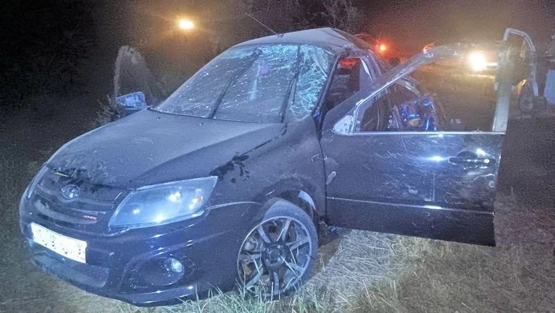 Три человека пострадали в перевернувшейся машине в Благодарненском округе