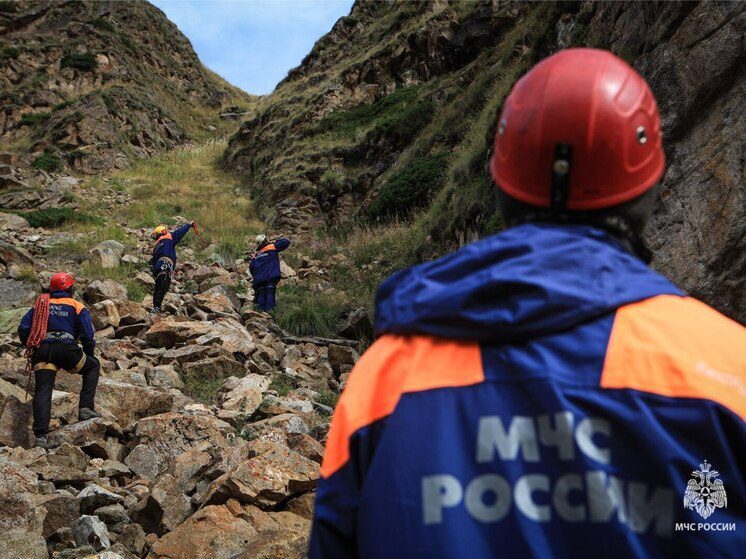 В Чегемском ущелье спасатели эвакуировали парапланеристку из Москвы
