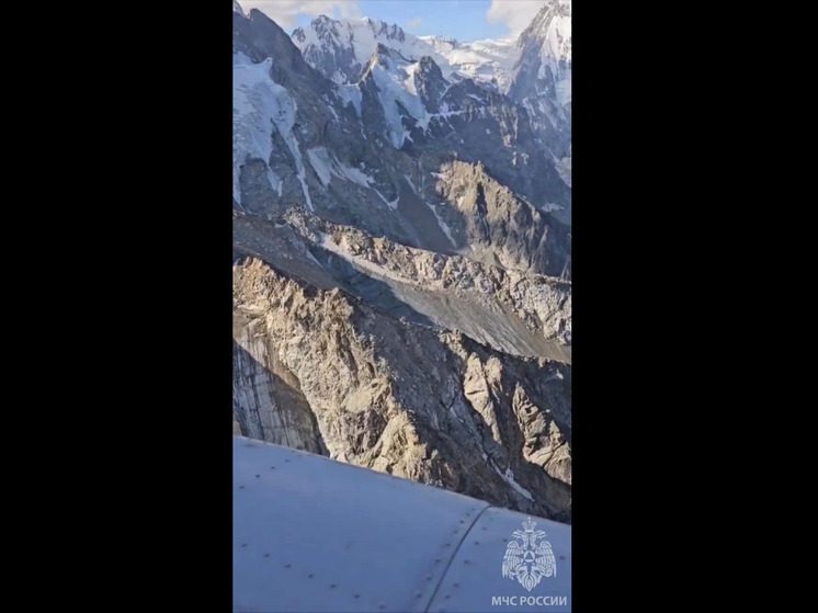 В горах Кабардино-Балкарии спасатели вышли на помощь альпинистам из Луганска