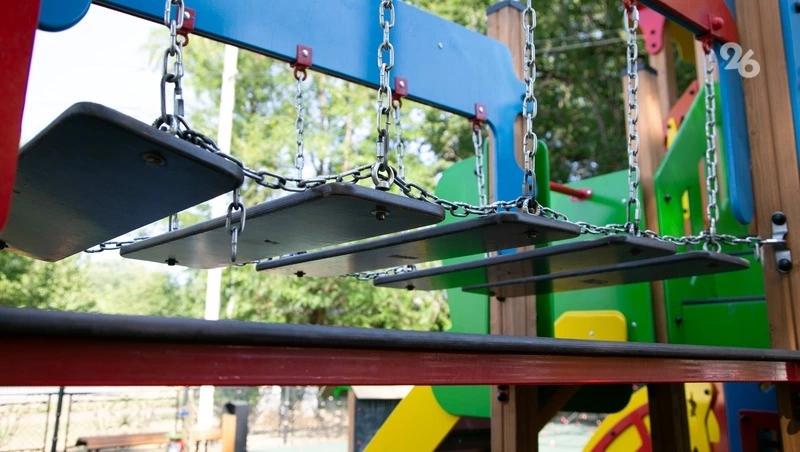 В селе Труновском благоустроили площадку у детсада и завершают работы у школы