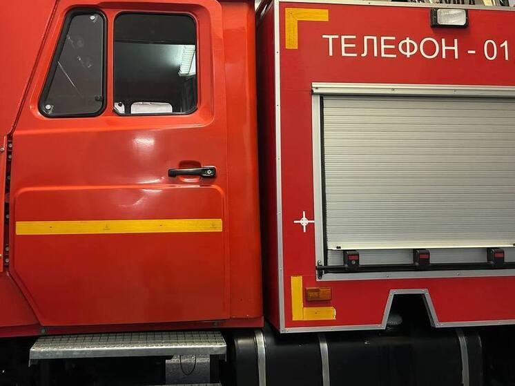 В Светлограде огнеборцы тушат крупный пожар