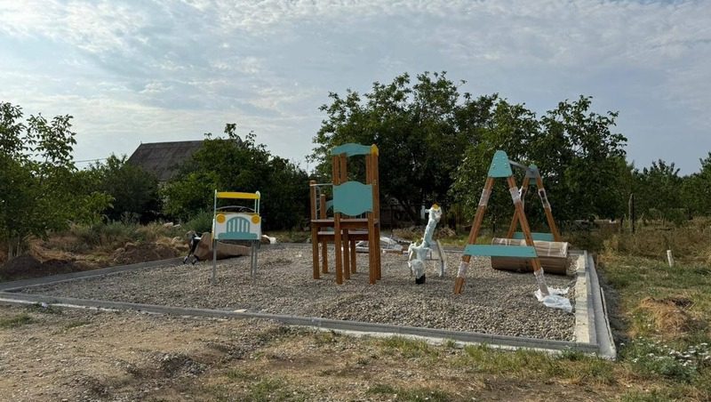 В Труновском округе обустраивают площадку для детского досуга