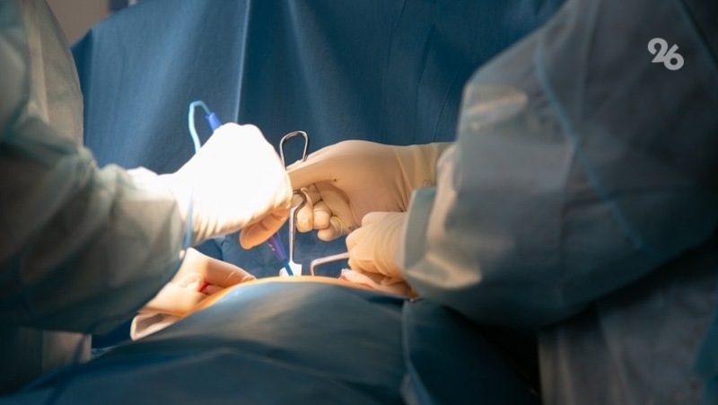 Врачи спасли жизнь мужчине, упавшему с высоты на арматуру в Дагестане