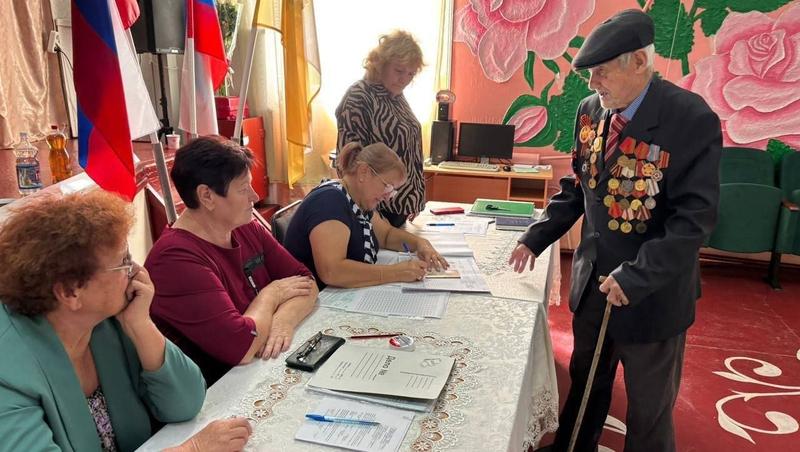 101-летний ветеран ВОВ проголосовал на выбор в Андроповском округе