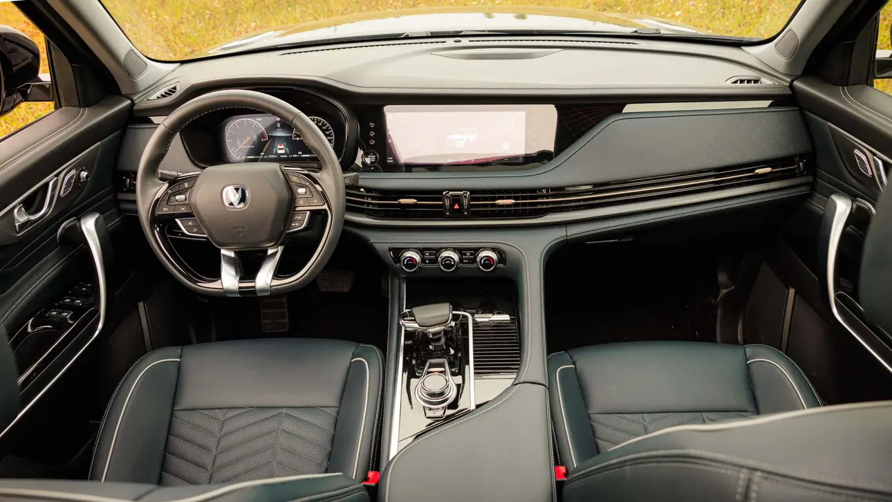 Changan CS95 New интерьер