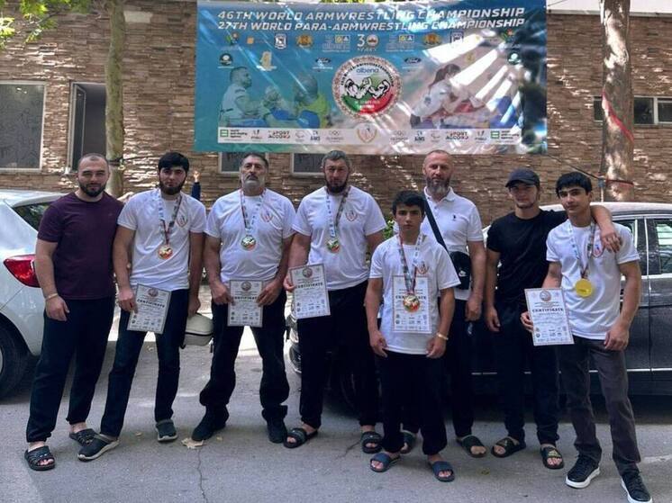 Армрестлеры Карачаево-Черкесии завоевали пять медалей на чемпионате и первенстве мира