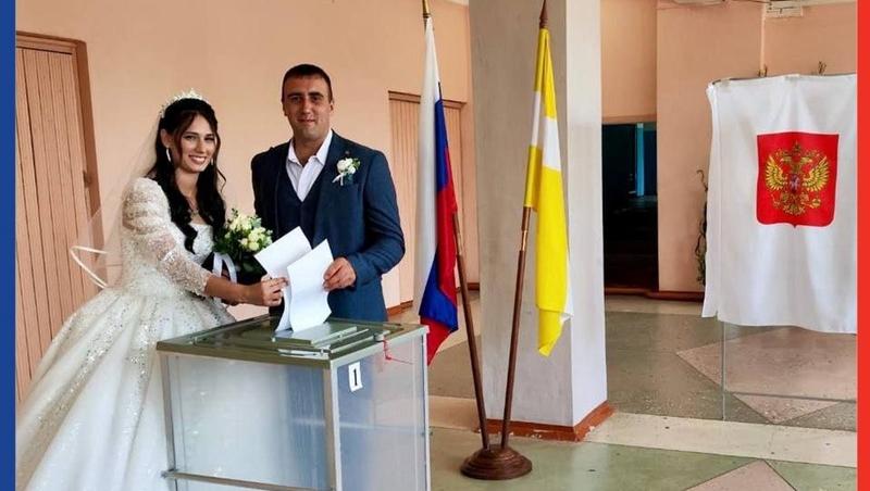 Четыре пары молодожёнов сразу после ЗАГСа проголосовали на выборах на Ставрополье