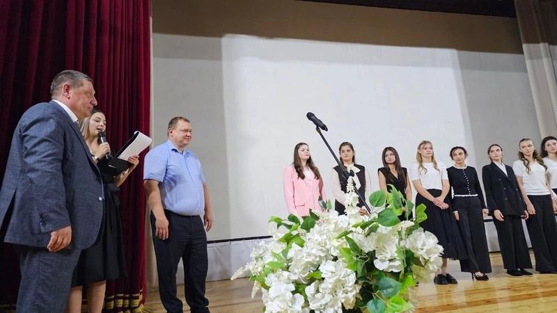 Десять молодых специалистов и четыре земских учителя начали работать в Предгорье