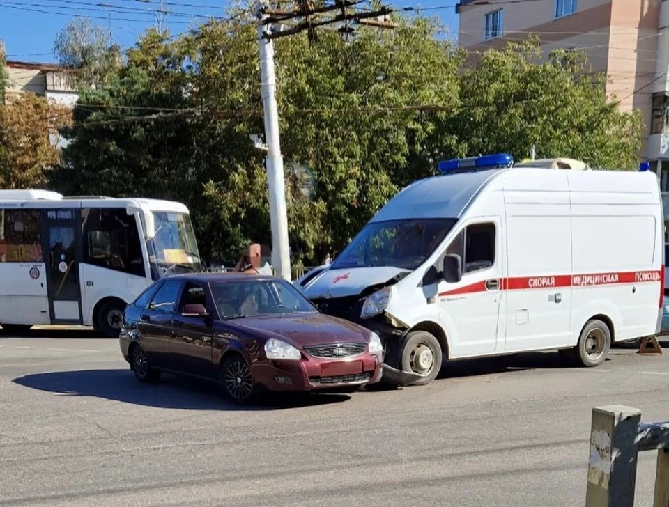 ДТП со скорой произошло в Ставрополе на пересечении улиц Мира и Доваторцев0