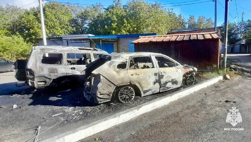 Два автомобиля и гараж поджёг неизвестный в Железноводске