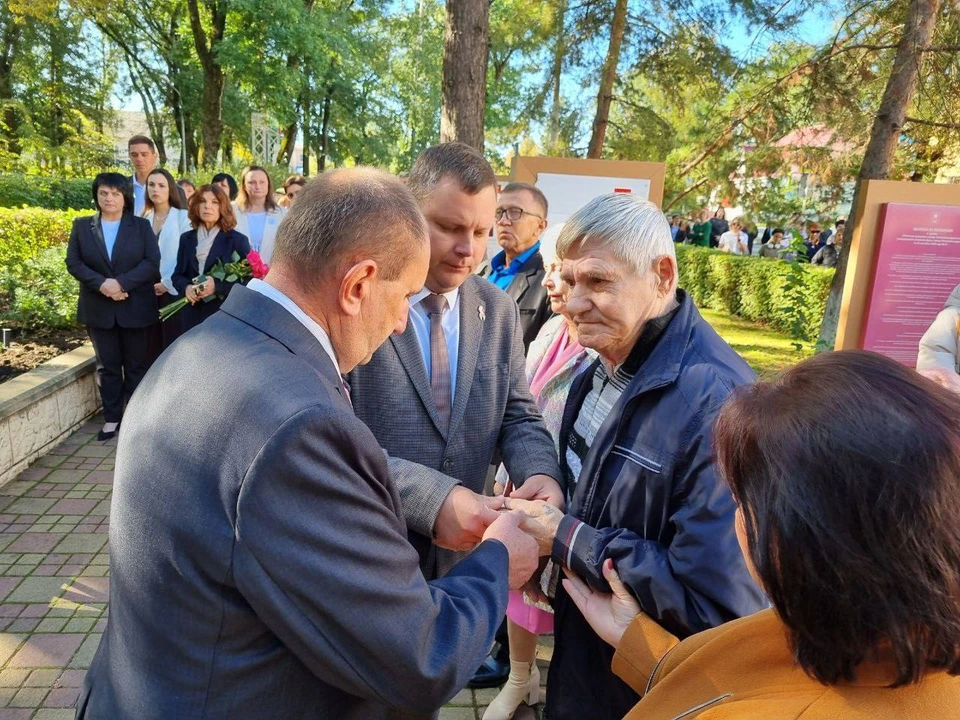 Двух бойцов СВО со Ставрополья наградили Орденом Мужества и медалью посмертно0