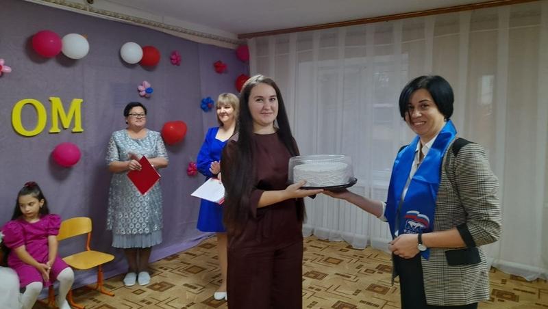 «Единая Россия» поздравила ставропольцев с Днём воспитателя