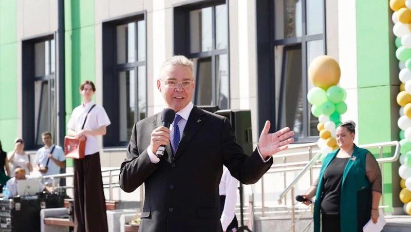 Губернатор Владимиров посетил новую школу в Иноземцеве