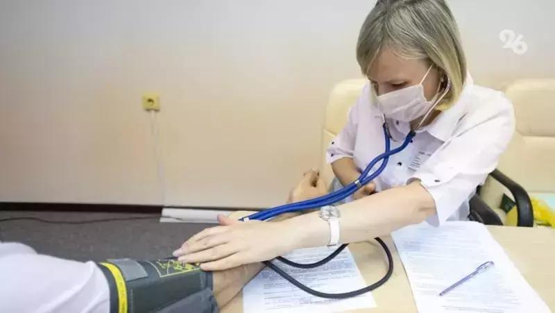 Мобильная бригада медиков обследовала десятки пациентов в ставропольском селе
