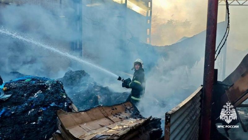 Мусор загорелся на производстве по утилизации отходов в Георгиевске