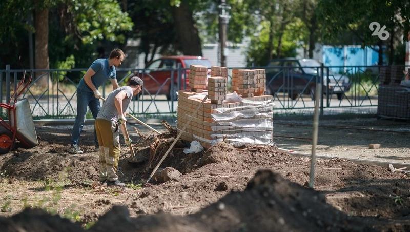 Пешеходную дорожку заменили по губернаторской программе в хуторе на Ставрополье