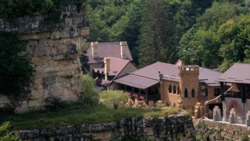 Ставропольцам рассказали легенду о Замке коварства и любви в Кисловодске