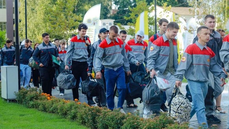 Студенческий трудовой отряд ставропольского вуза отправился убирать виноград