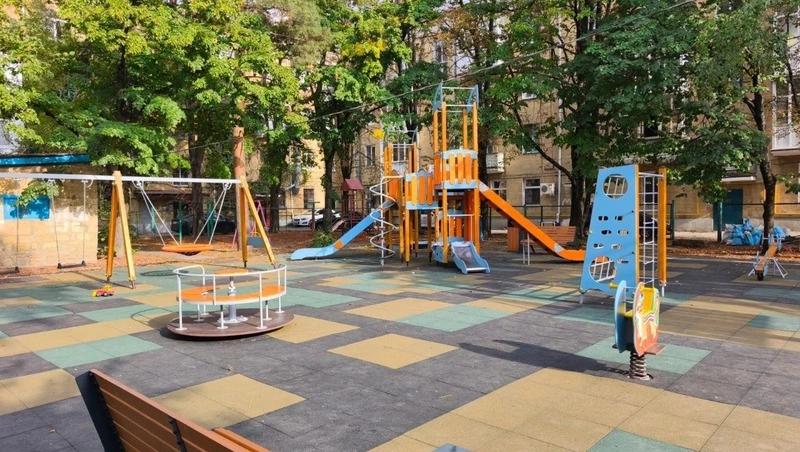 Три обновлённых детских площадки открылись в Ставрополе