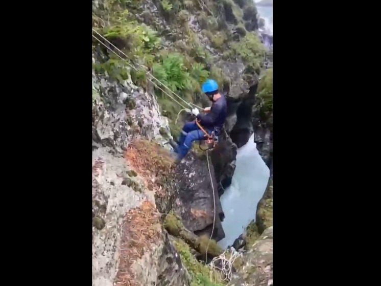 В Карачаево-Черкесии ищут туриста из Ставрополя, упавшего в горную реку