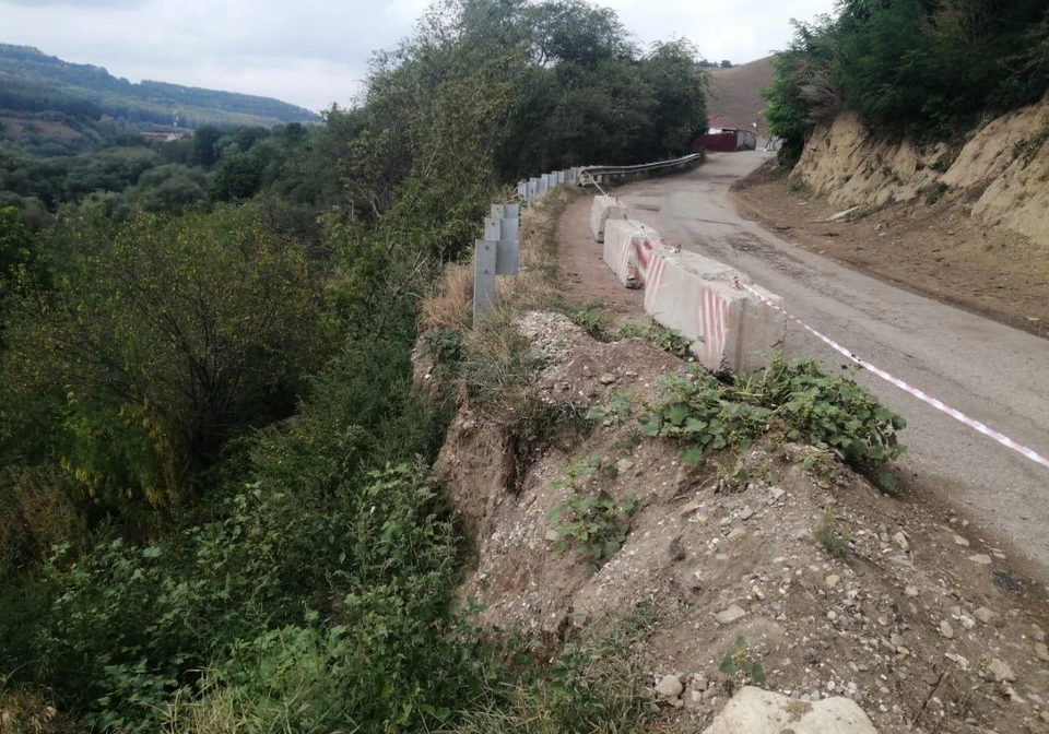 В Кисловодске начали ремонт пострадавшей от оползней дороги0