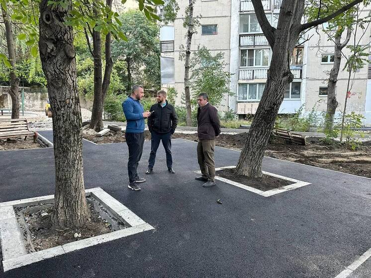 В Кисловодске положили первый асфальт в рамках самого масштабного ремонта дворовых территорий