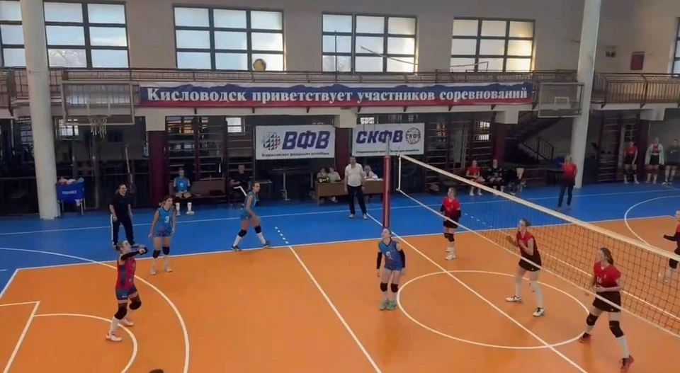 В Кисловодске в турнире по волейболу участвуют более сотни спортсменов0
