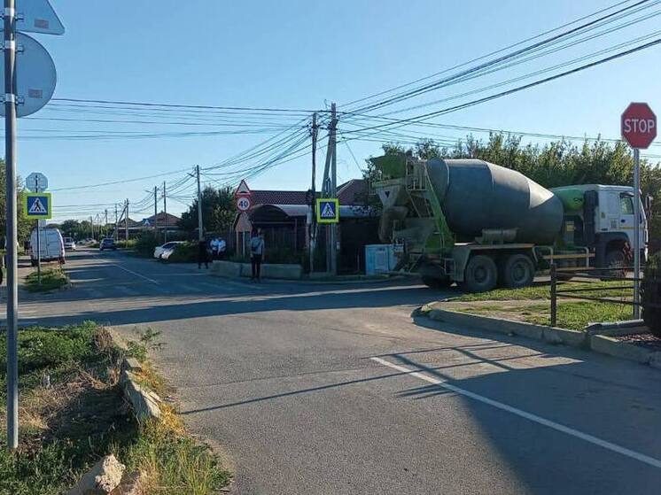 В Михайловске трое подростков на питбайке попали в ДТП с бетоновозом