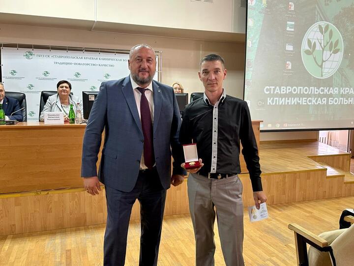 В Ставрополе наградили медалью сотрудников скорой помощи, спасших людей при утечке газа  Ставрополь (Кавказ)1