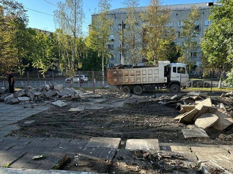Входную группу школы №40 во Владикавказе приведут в порядок до конца октября