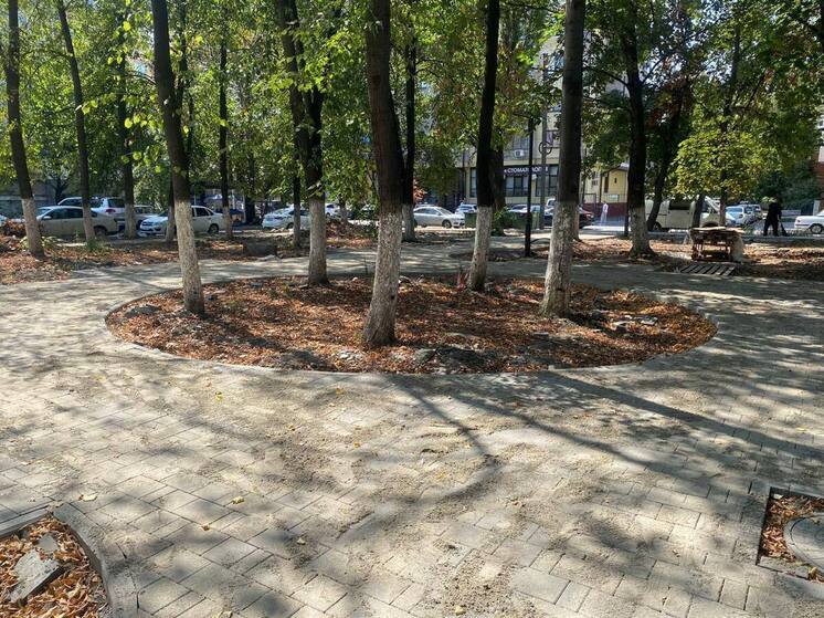 Во Владикавказе завершают благоустройство сквера на улице Куйбышева