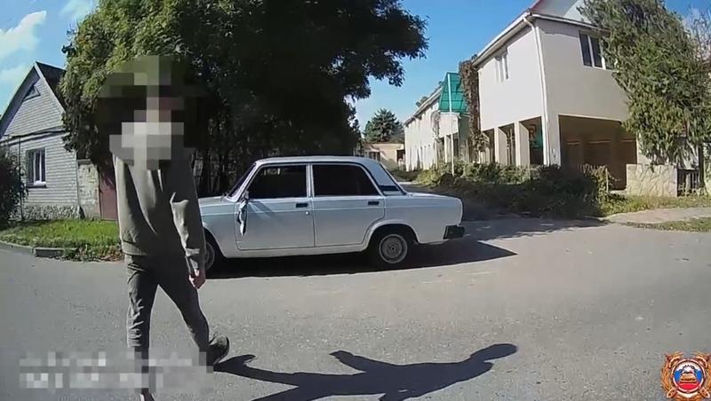 19-летнего жителя Ессентуков арестовали за тонированный автомобиль