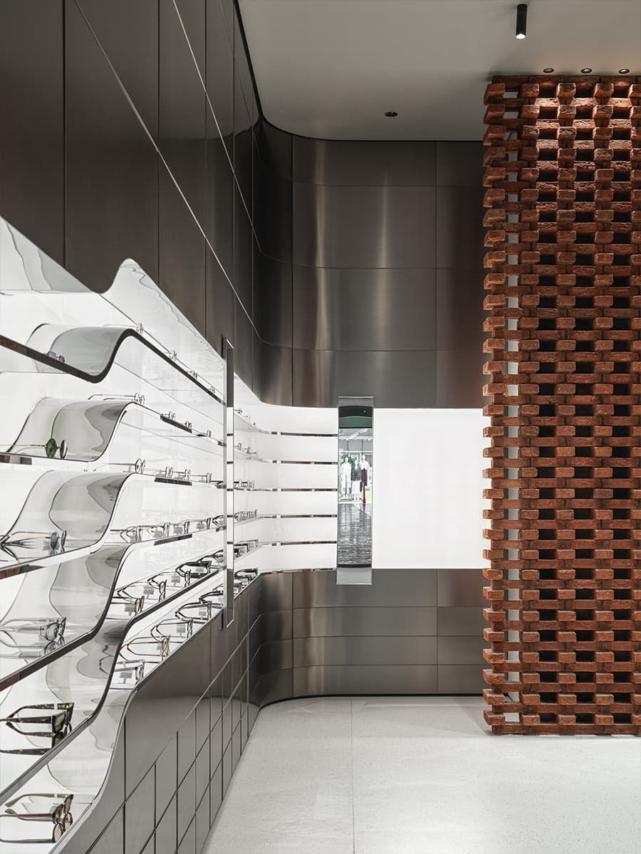 Продуманная подсветка и игра округлых форм в интерьере казанской оптики — проект архитектурного бюро Duplex