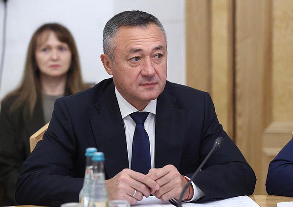 Председатель Комиссии по Регламенту и обеспечению деятельности Государственной Думы Виктор Пинский