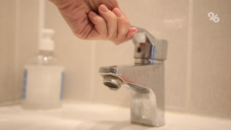 8 улиц Кисловодска временно остались без холодной воды из-за утечки на водоводе