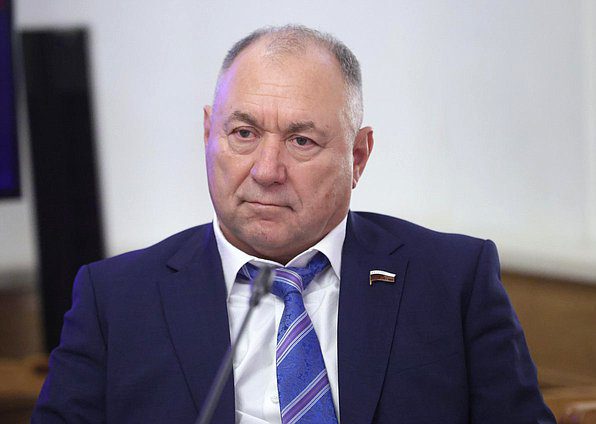 Член Комиссии Государственной Думы по Регламенту и обеспечению деятельности Государственной Думы Иван Демченко