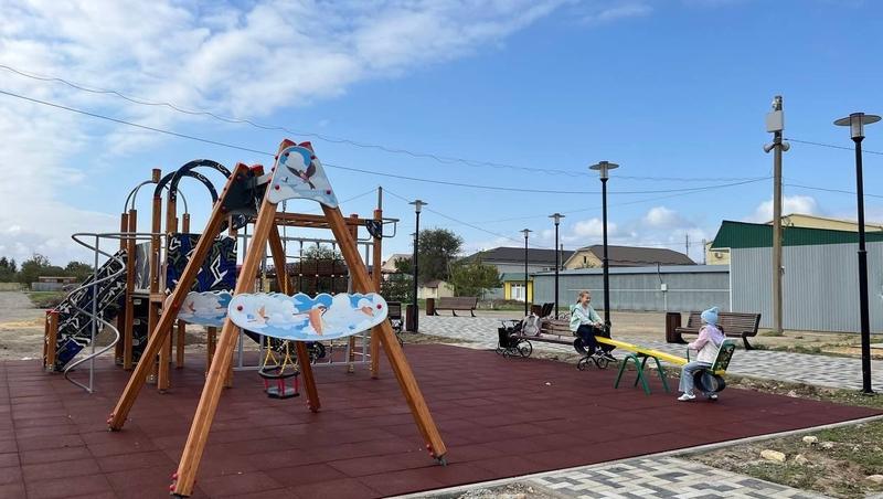Две детские игровые зоны создали в Ипатове по краевой программе