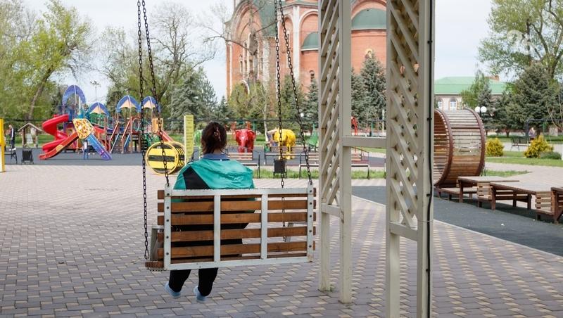 Две детские игровые зоны создали в Ипатове по краевой программе