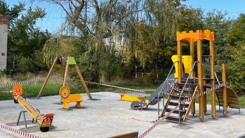 Две детские площадки обустраивают в Минераловодском округе