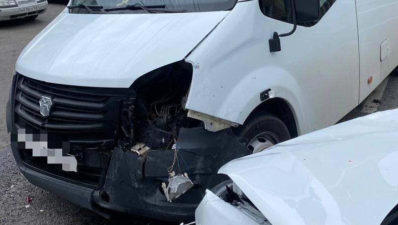 Двое пожилых пассажиров маршрутки пострадали в тройном ДТП в Ставрополе